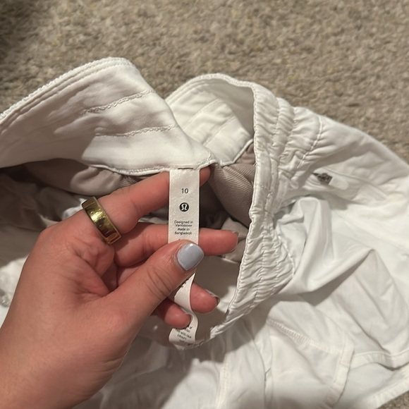 Lululemon Tracker Short 5 in White - Picture 2 of 3